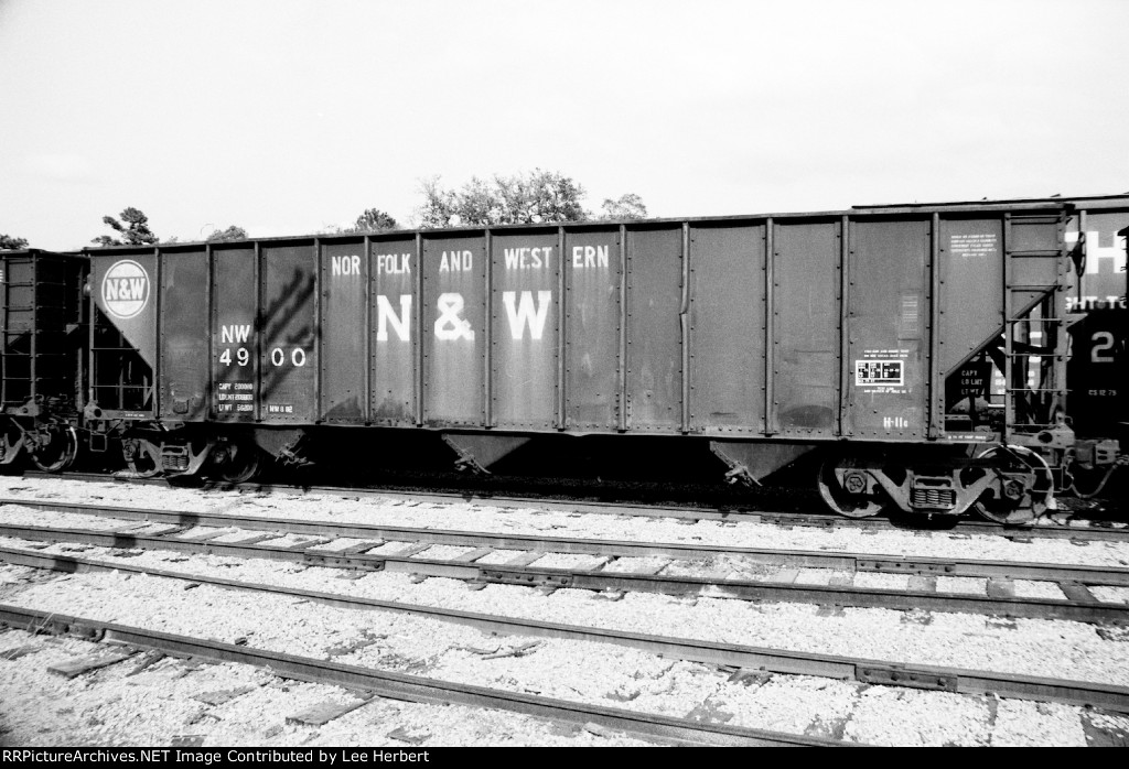 N&W Coal Hopper 4900N&W coal hopper in the B